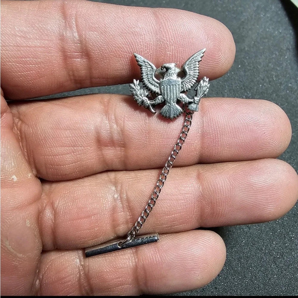 Coat Of Arms Silver Tone Tie Tack Lapel Pin - Picture 1 of 6